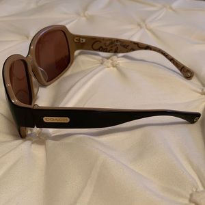 Coach sunglasses. In great condition.